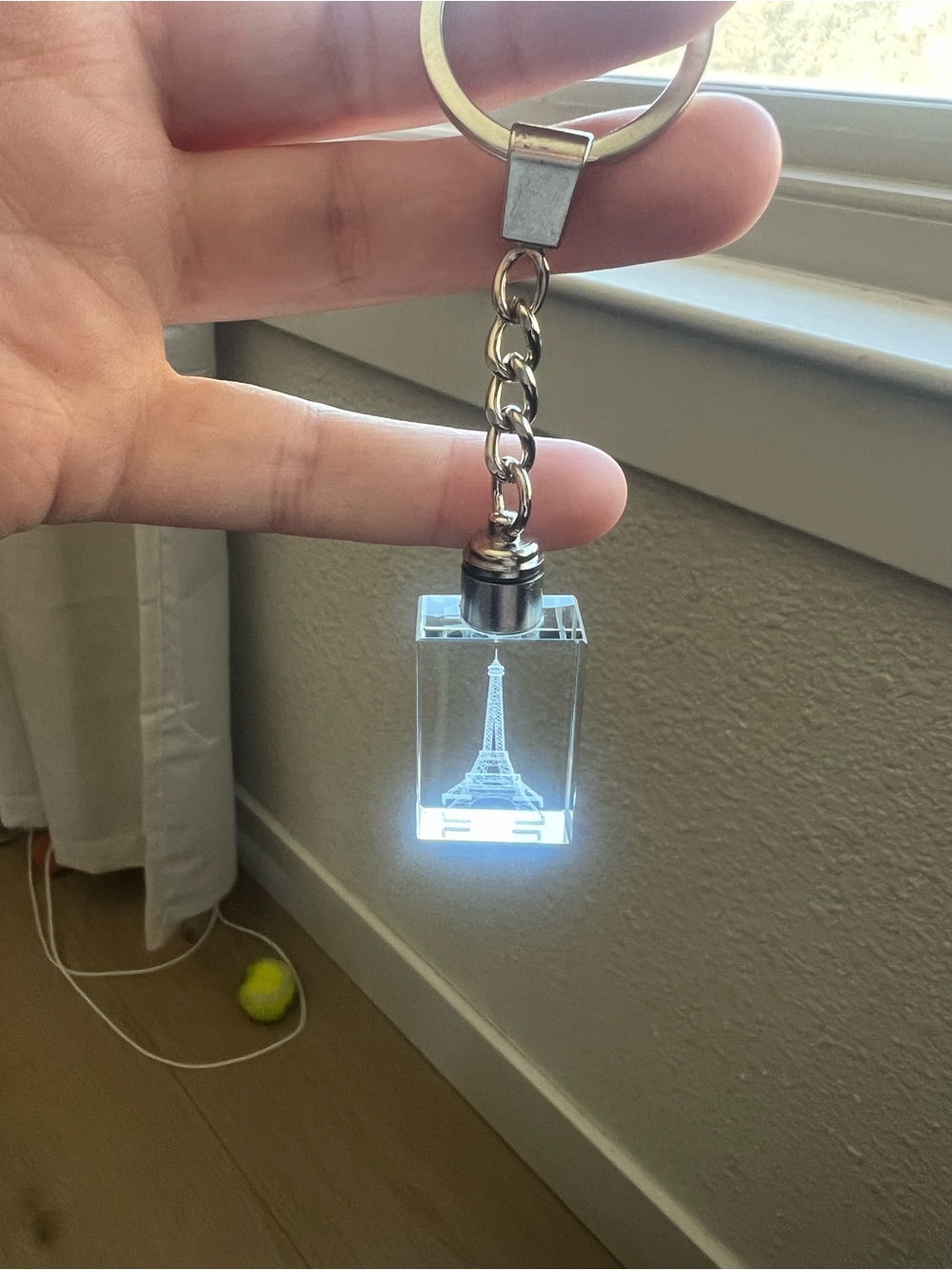 LED Light-Up Crystal Eiffel Tower Keychain – Untested